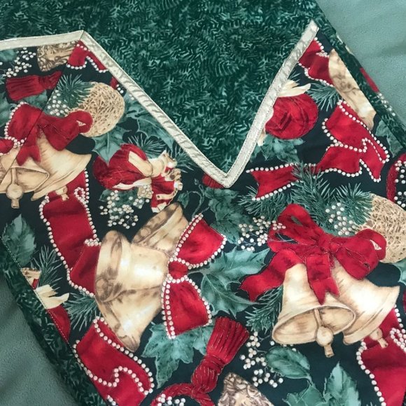 6' Beautiful Vintage(90's) Handmade Quilted Christmas Tree Skirt - Picture 5 of 9